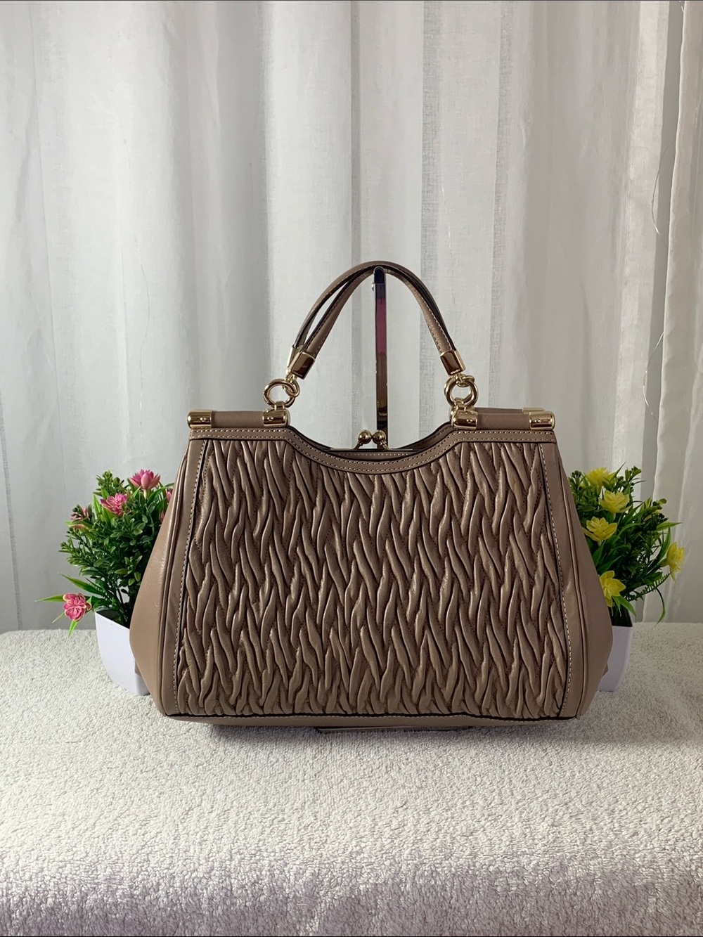 GUC Coach Madison Gather Twist Camie Satchel L 12” x H 10” x D 3.5” - Picture 1 of 7